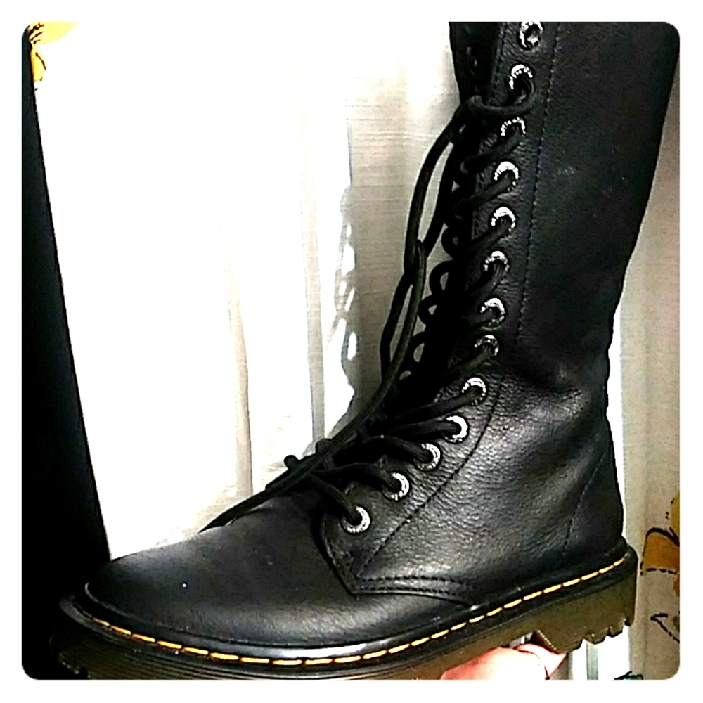 Dr.martens 14 eye boots